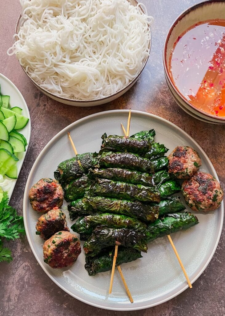 Chả Lá Lốt - vietnamesische Hackfleichröllchen in Pfefferblättern