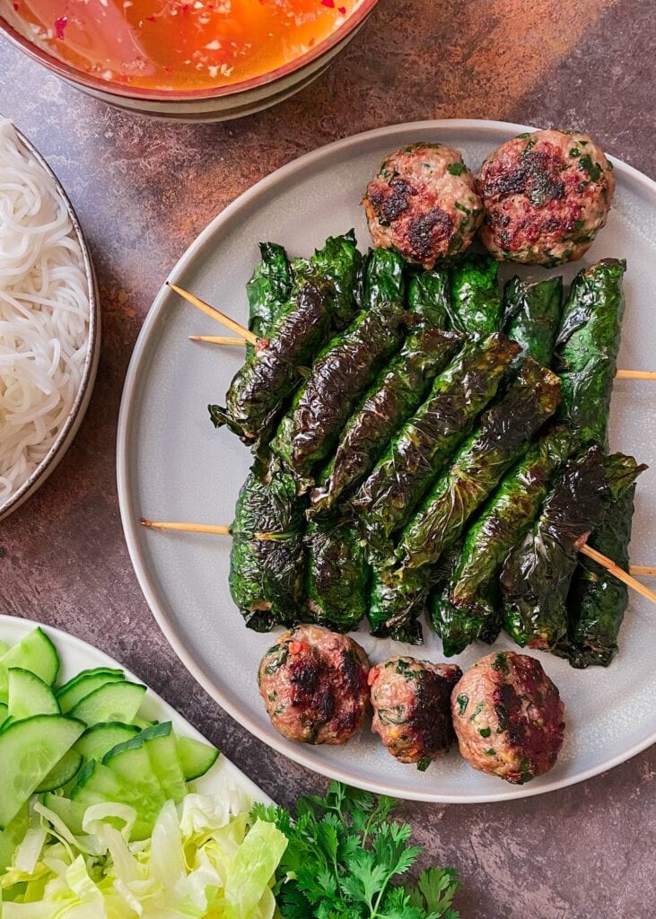 Chả Lá Lốt - vietnamesische Hackfleichröllchen in Pfefferblättern