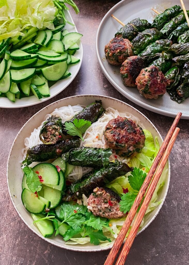 Chả Lá Lốt - vietnamesische Hackfleichröllchen in Pfefferblättern