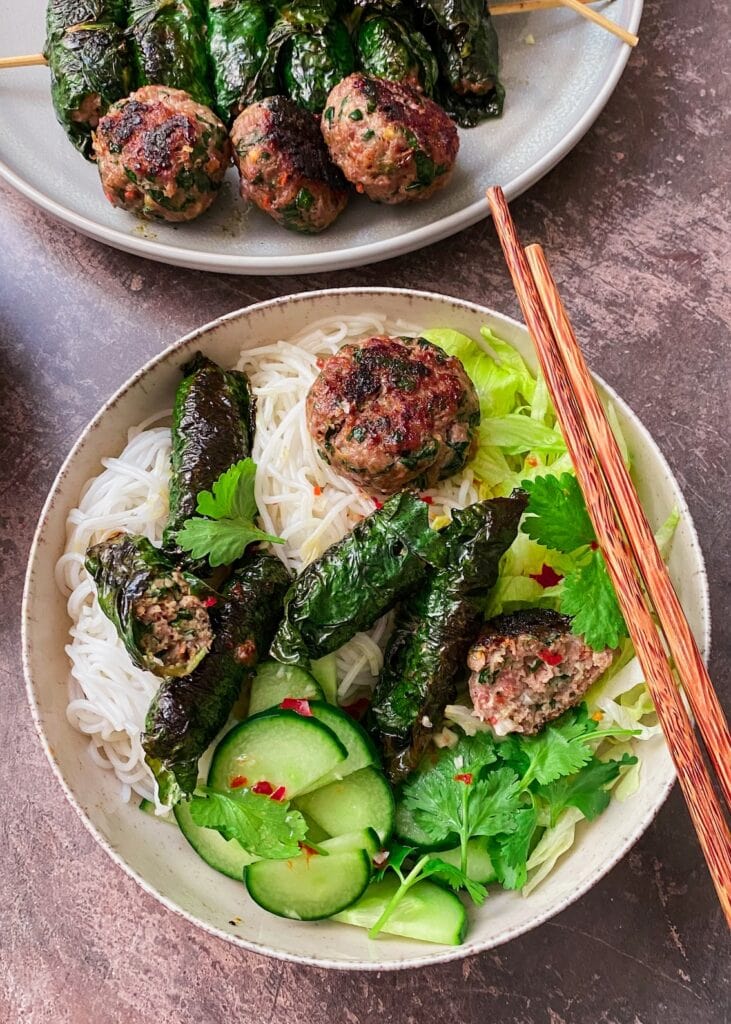 Chả Lá Lốt - vietnamesische Hackfleichröllchen in Pfefferblättern