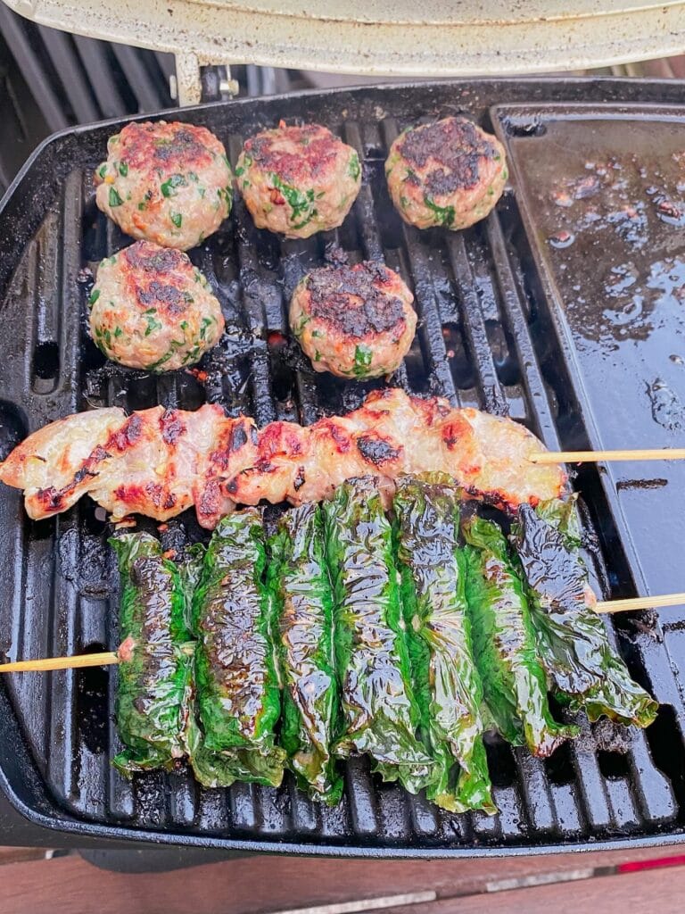 Chả Lá Lốt - vietnamesische Hackfleichröllchen in Pfefferblättern