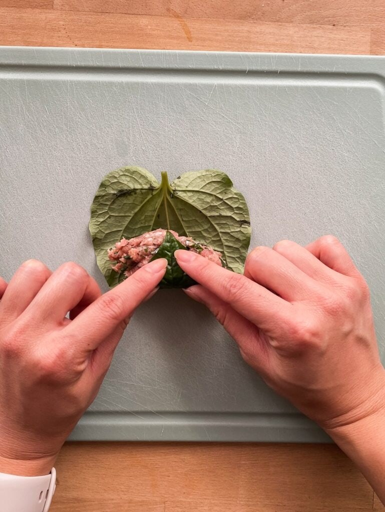 Chả Lá Lốt - vietnamesische Hackfleichröllchen in Pfefferblättern