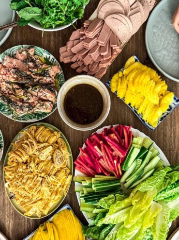Sommerrollen mit Lachs, Ananas und Hoisin-Sauce