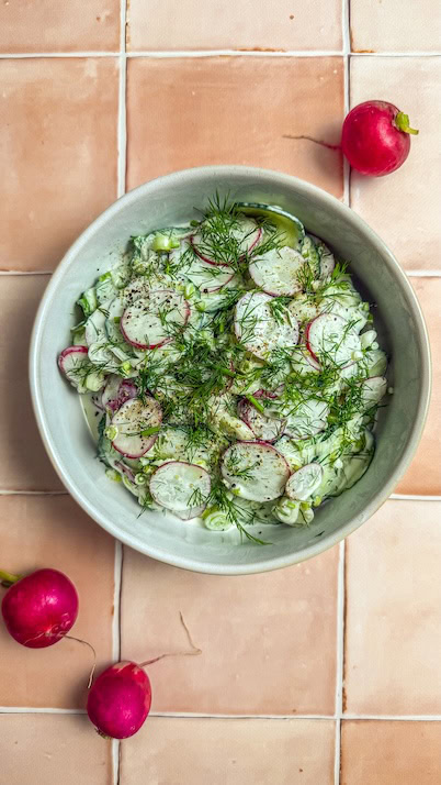 Schneller Radieschen-Gurken-Salat