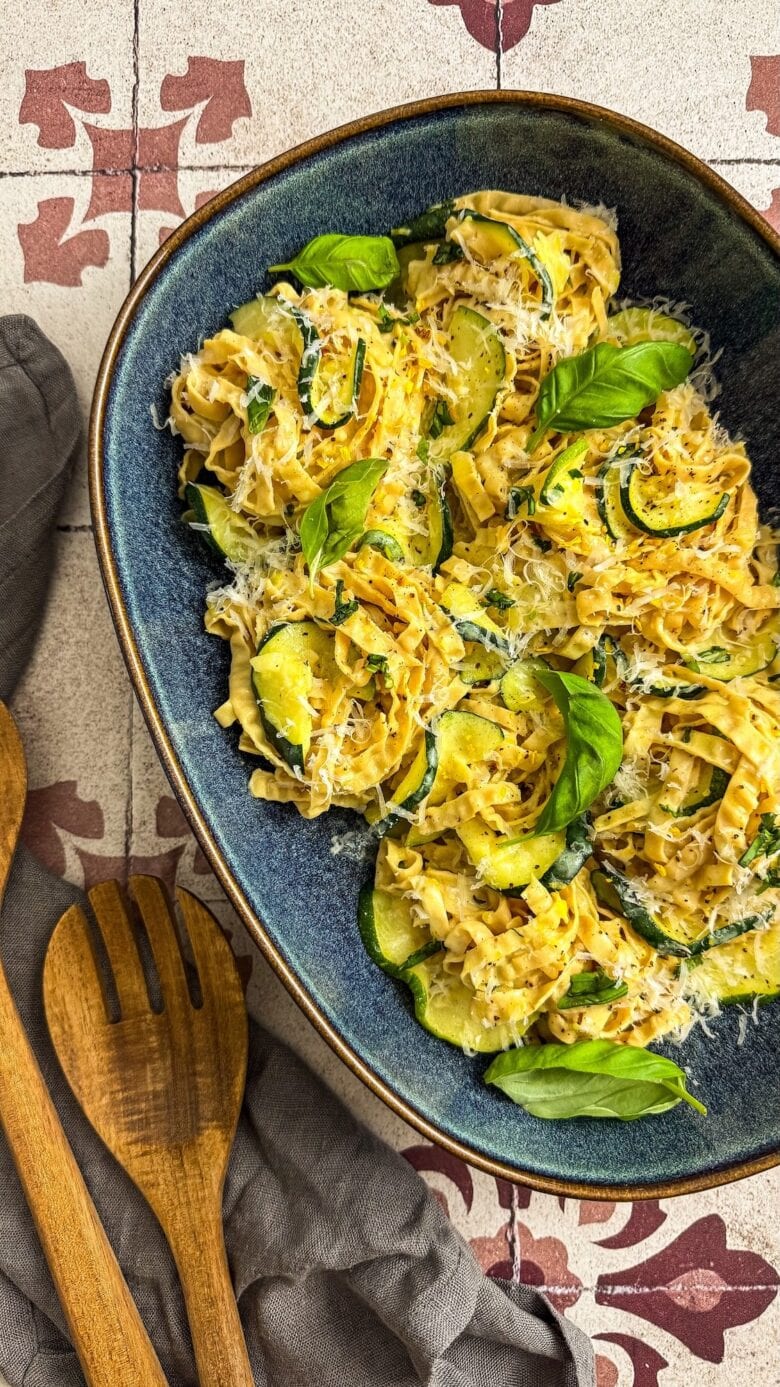 High Protein Pasta Zucchini Zitrone