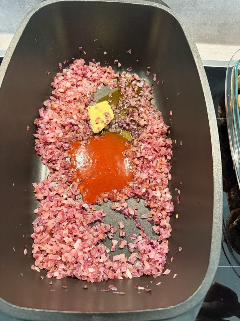 Hackbällchen in Tomatensauce Schritt-für-Schritt Rezept