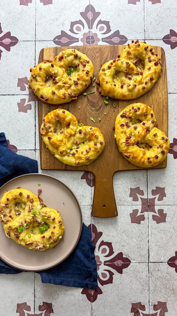 High Protein Brezeln mit Schinken & Käse