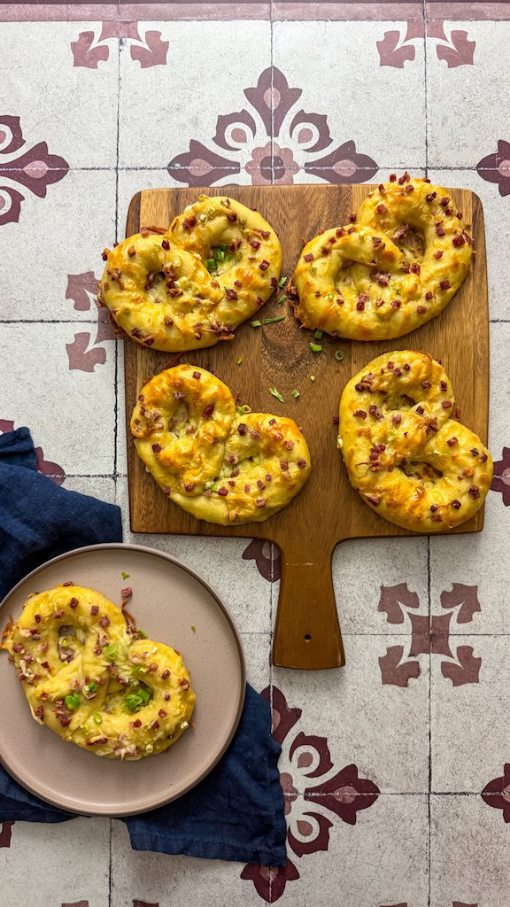 High Protein Brezeln mit Schinken & Käse