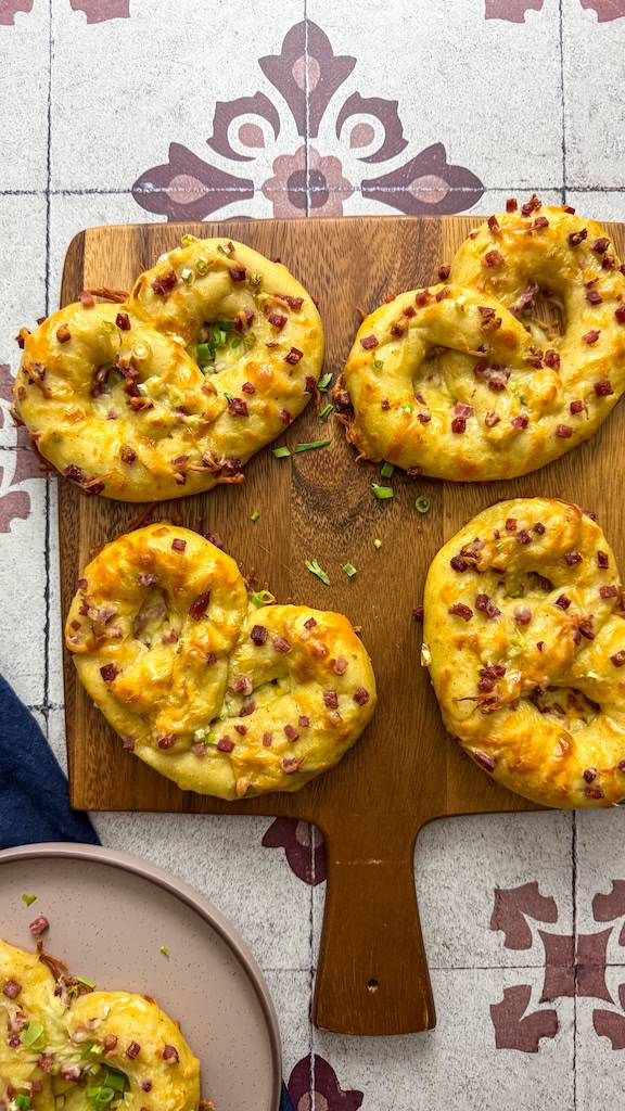 High Protein Brezeln mit Schinken & Käse